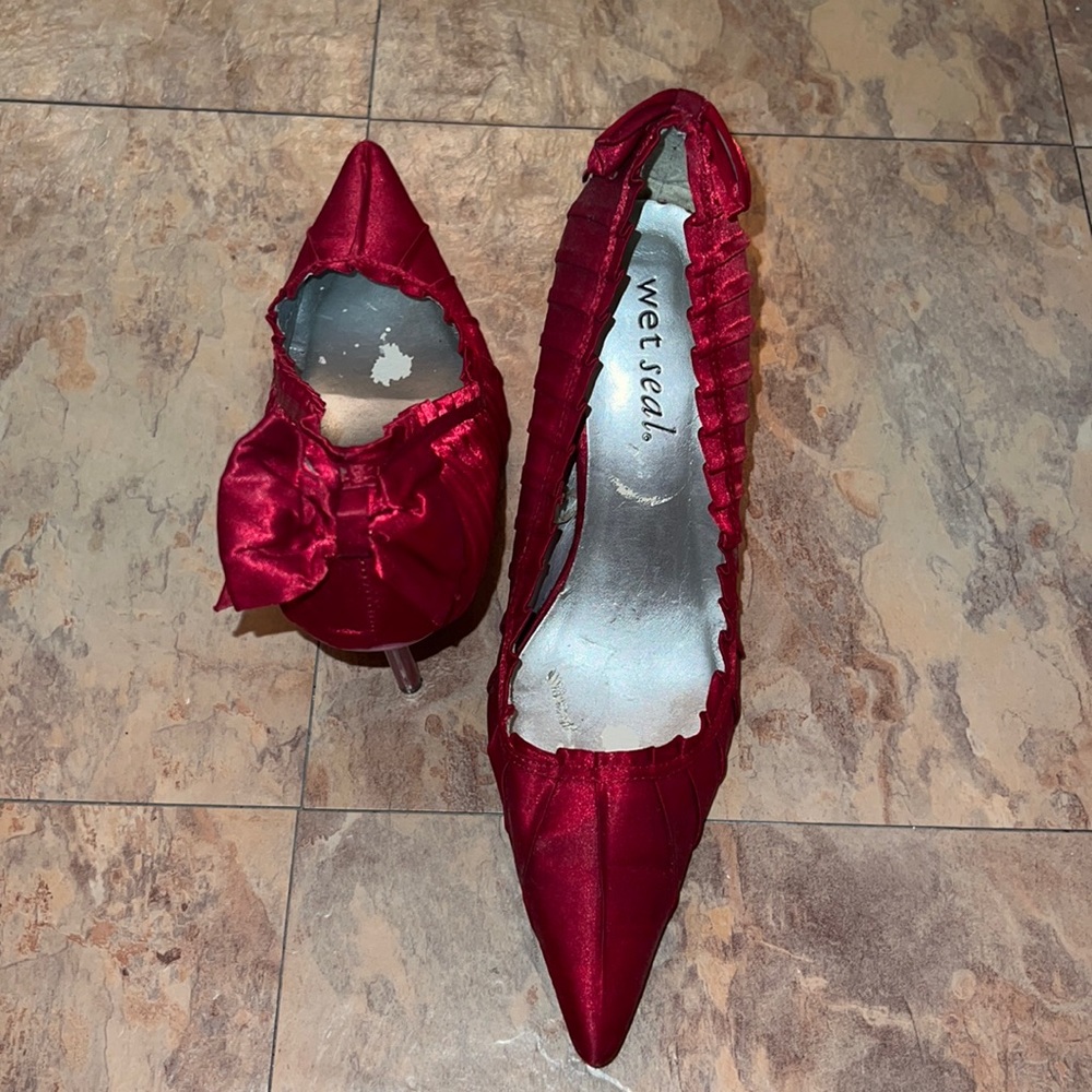 Red heels size 9